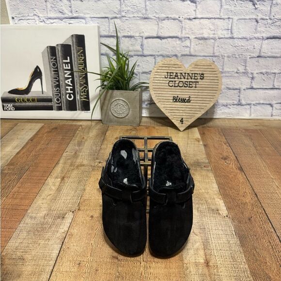 Boston Shearling
Suede Leather - Black
Size 37 narrow - Picture 2 of 11